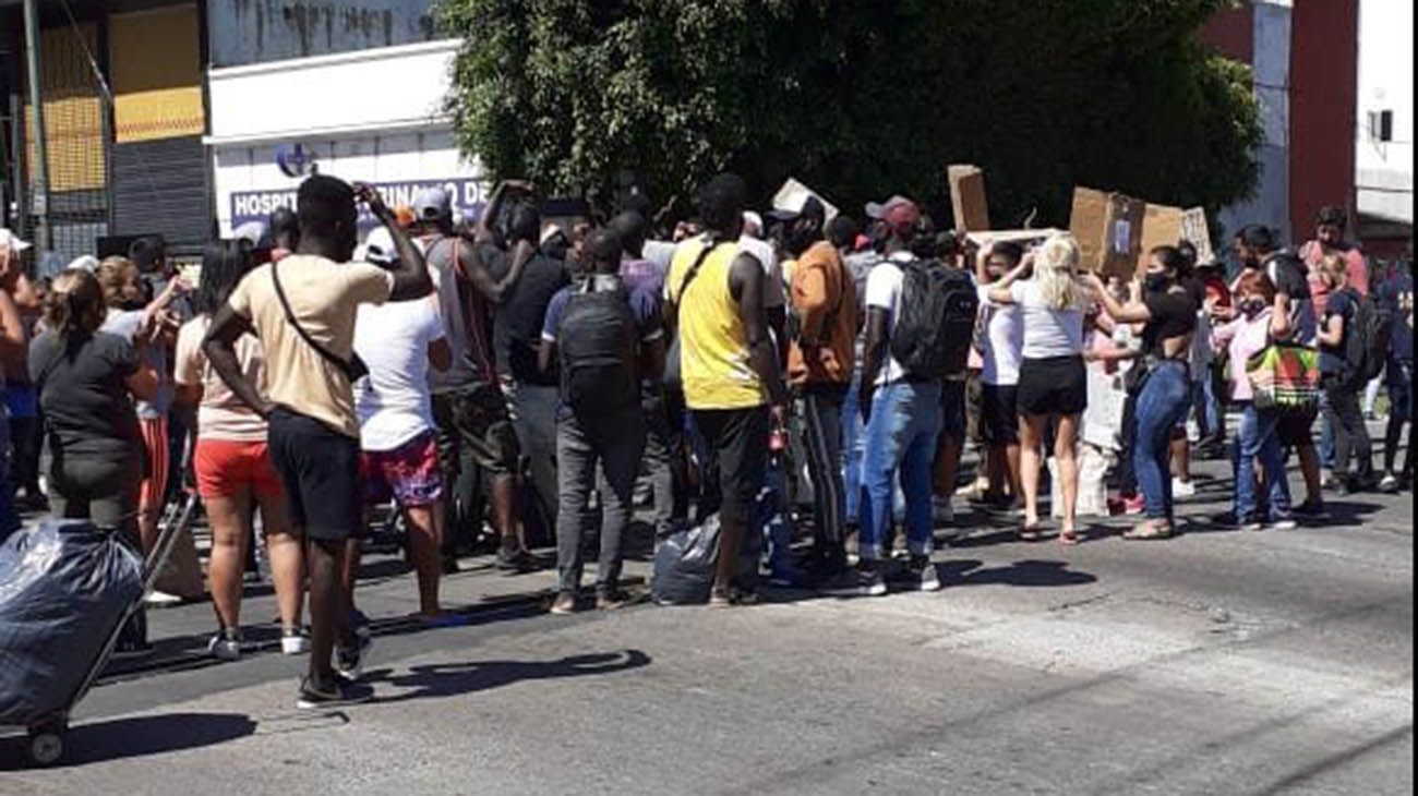 Segundo día de protesta de manteros en la calle Avellaneda