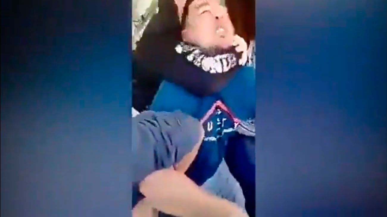 Le mostró su pene a dos chicas menores en un colectivo y lo lincharon