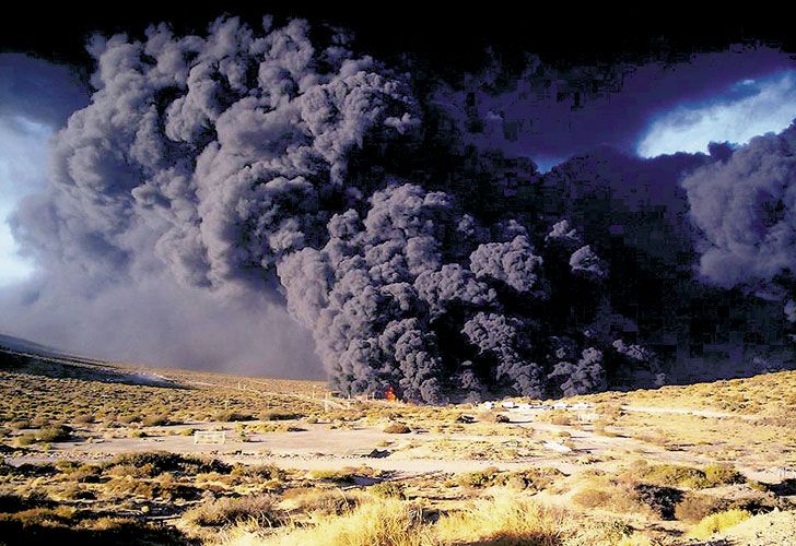 Una explosión destruyó una planta de petróleo de YPF y dejó al menos 14 heridos