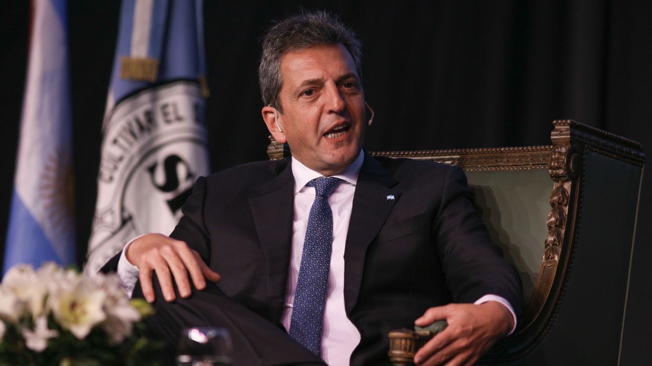 Sergio Massa explicó las causas del aumento récord del dólar blue