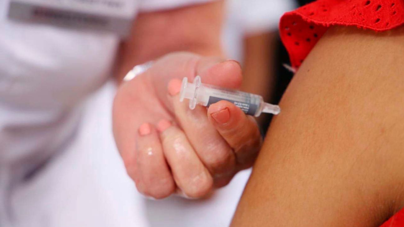 Gripe A: cuándo comienza la distribución de las primeras dosis y qué se recomienda