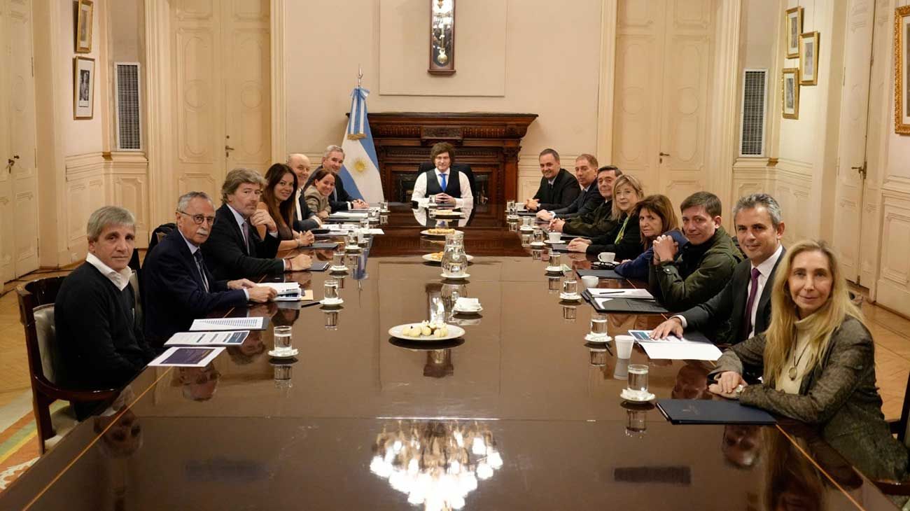 Milei volvió a ratificar a Adorni y busca reforzar su gestión