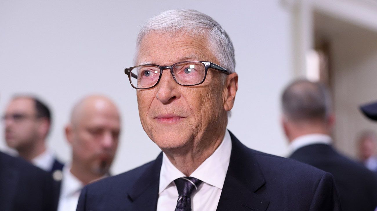 Bill Gates alerta sobre los peligros de la inteligencia artificial: bioterrorismo y millones de empleos en riesgo