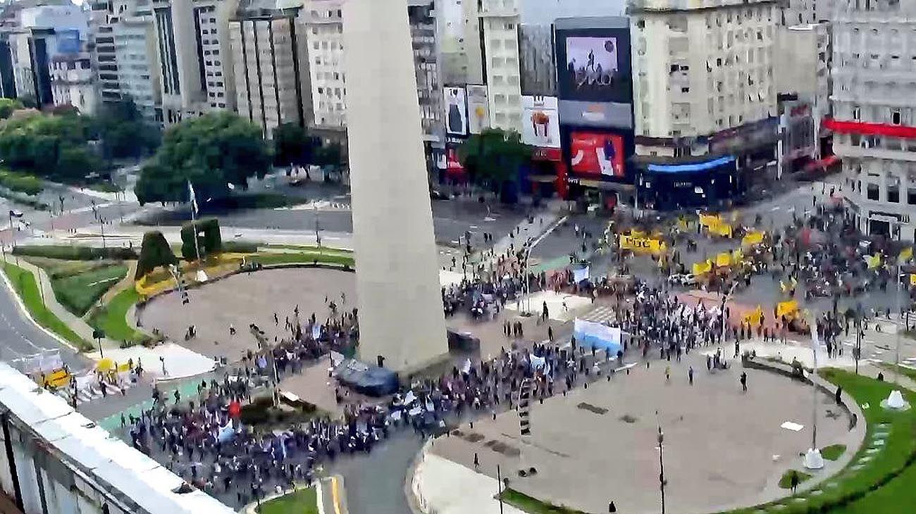 Jueves complicado: Protestas y marchas generan caos vehicular en el centro porteño
