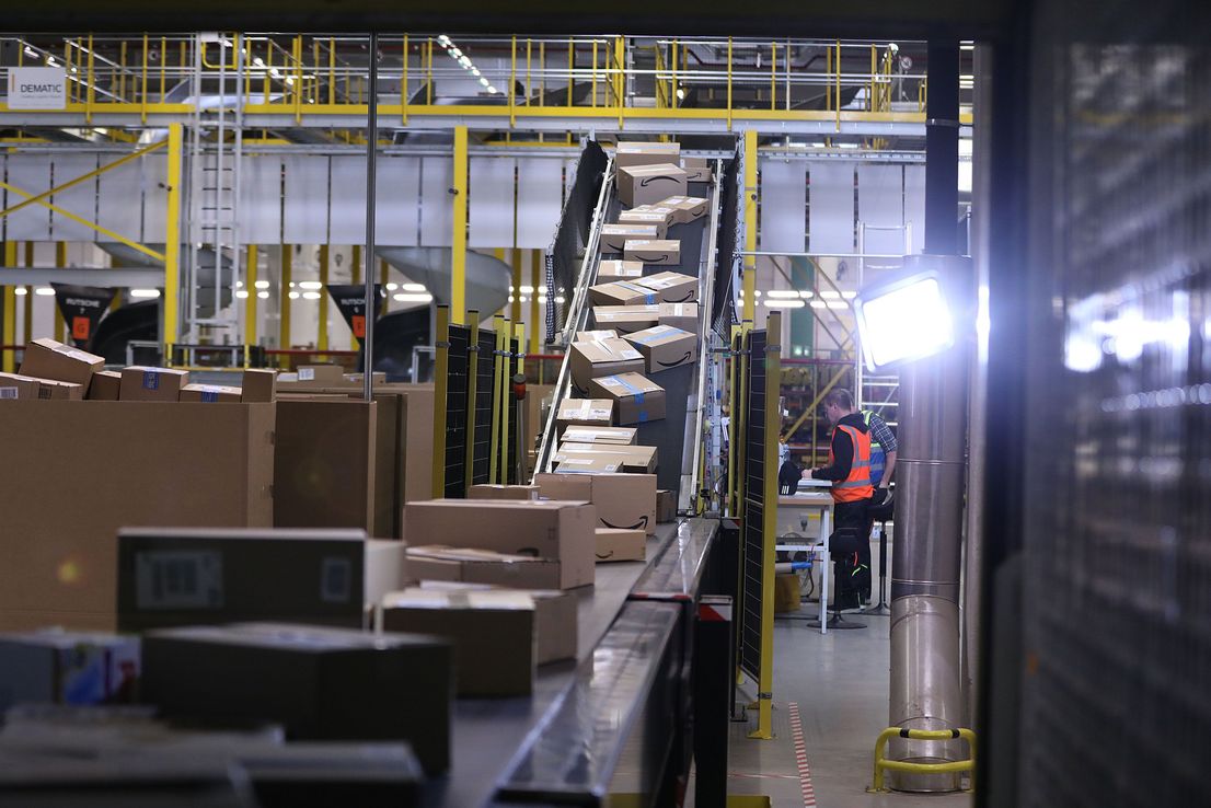 Furor en EEUU por las ofertas de papas fritas y papel higiénico en Amazon