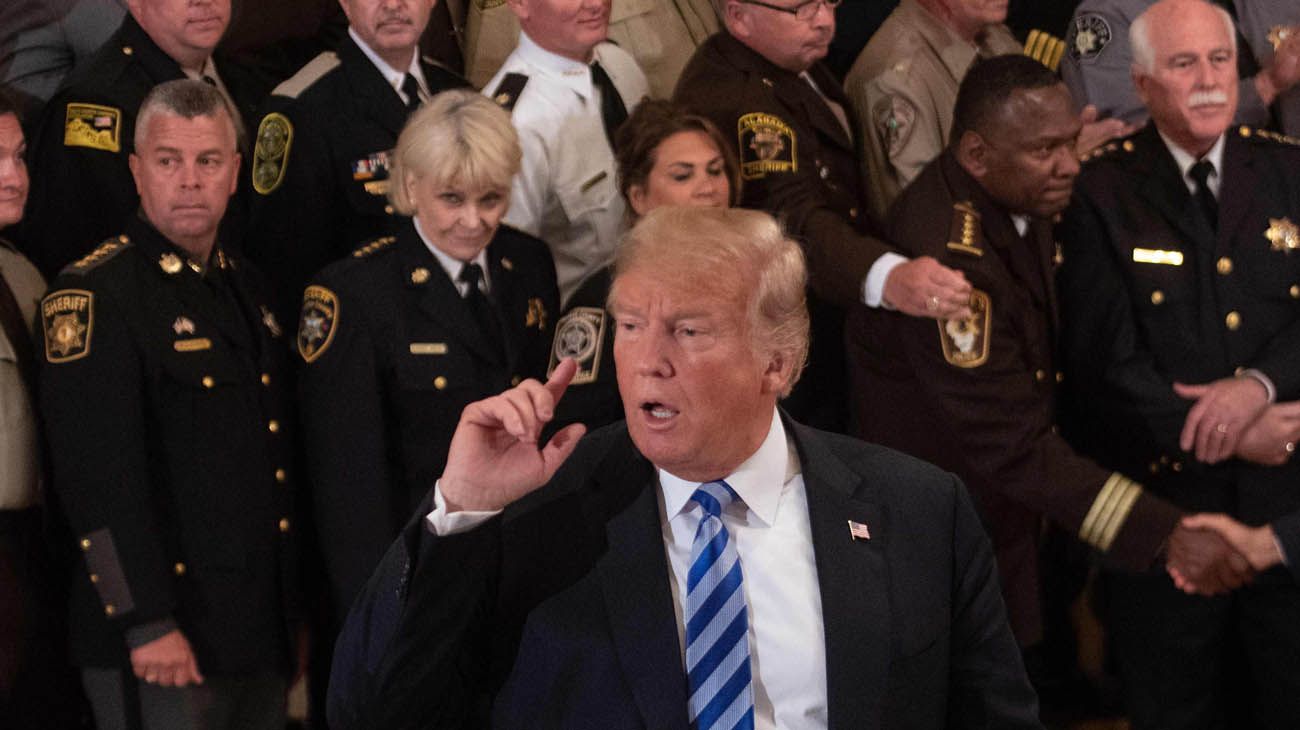 Un funcionario de la Casa Blanca admitió que integra la "resistencia" que boicotea la agenda de Donald Trump