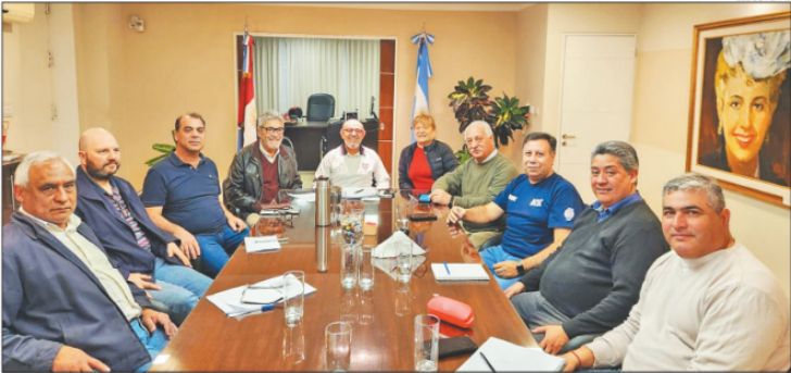 Aumento salarial: acuerdo de cúpulas con el gobierno, aunque definen las bases