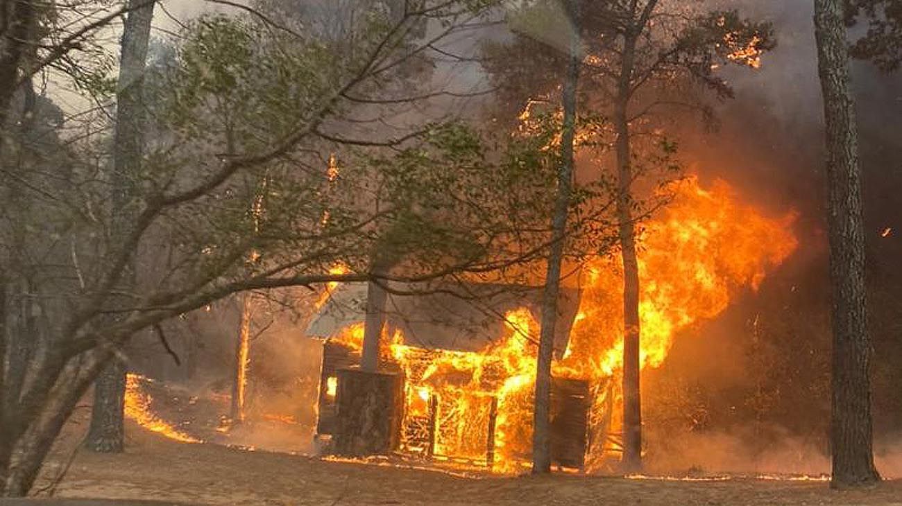 Dos focos de incendio afectan a Córdoba y corren riesgo las viviendas