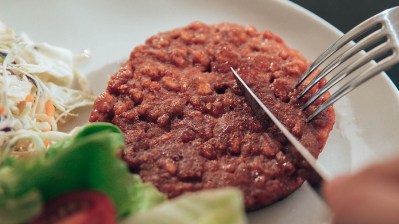 Una empresa argentina creó una hamburguesa vegetal con el mismo sabor de la carne