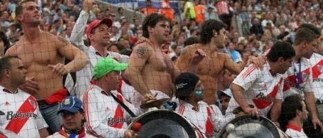 Barrabravas de River hicieron un "piquete" en el club