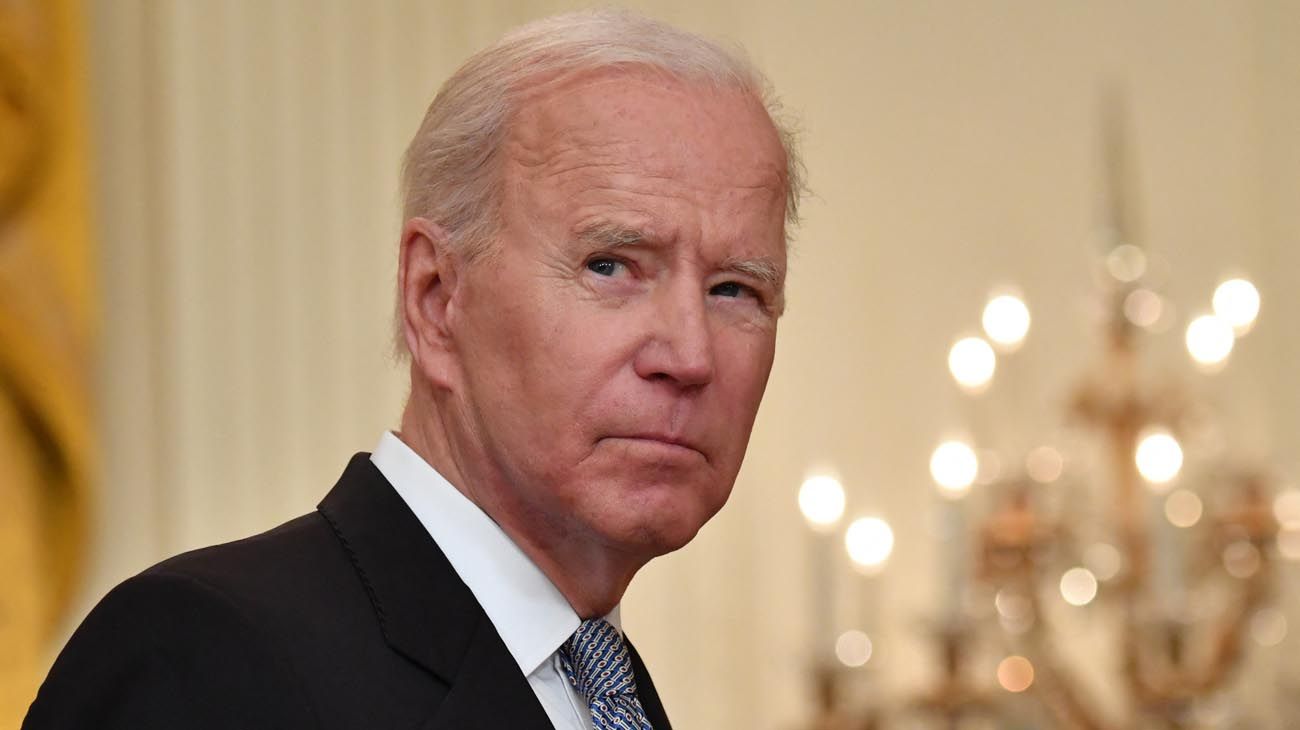 Biden analiza restablecer el internet en Cuba y hasta le ofrece vacunas