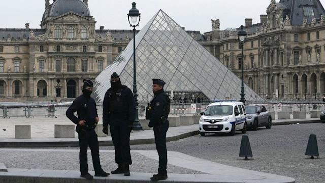 Robo en el Museo del Louvre: dos detenidos admitieron su participación