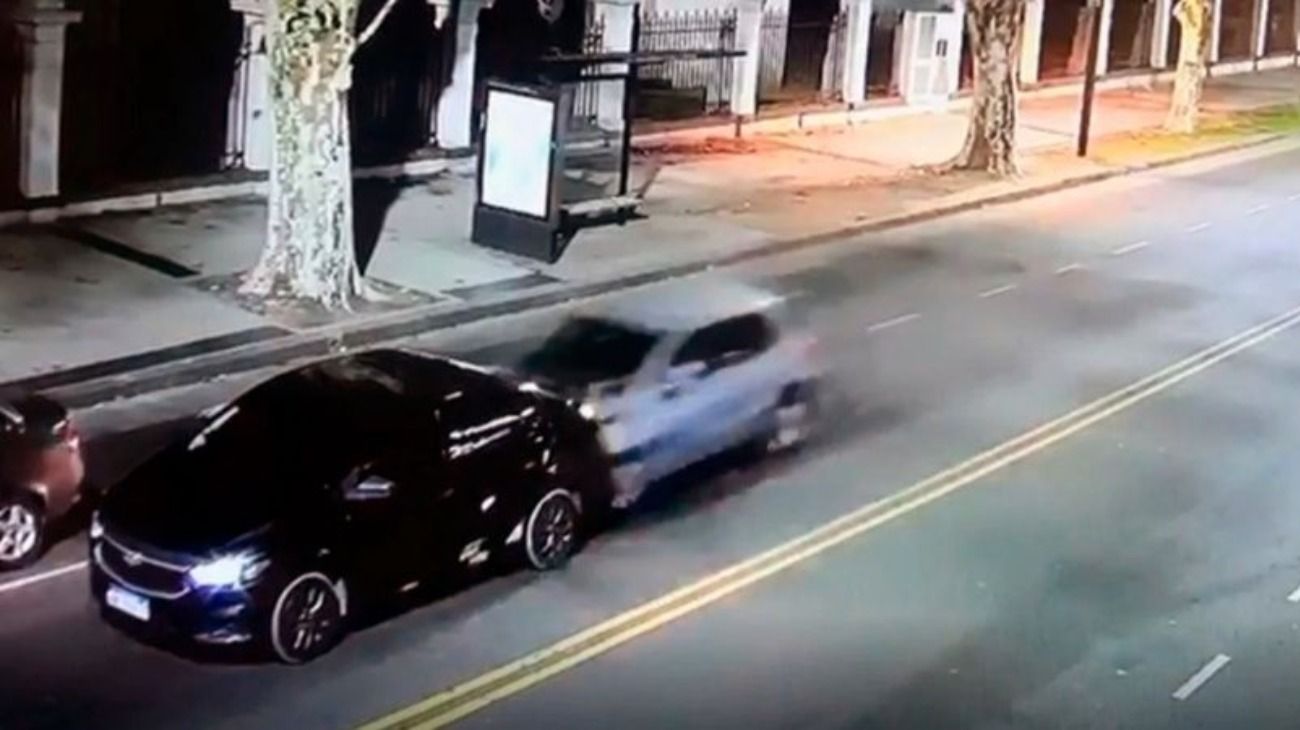 Video | Atropelló borracho a un ciclista, se fugó y chocó contra otro auto