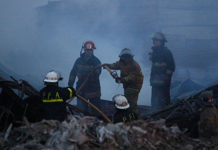 Se incendió un depósito de chatarra en Parque Patricios