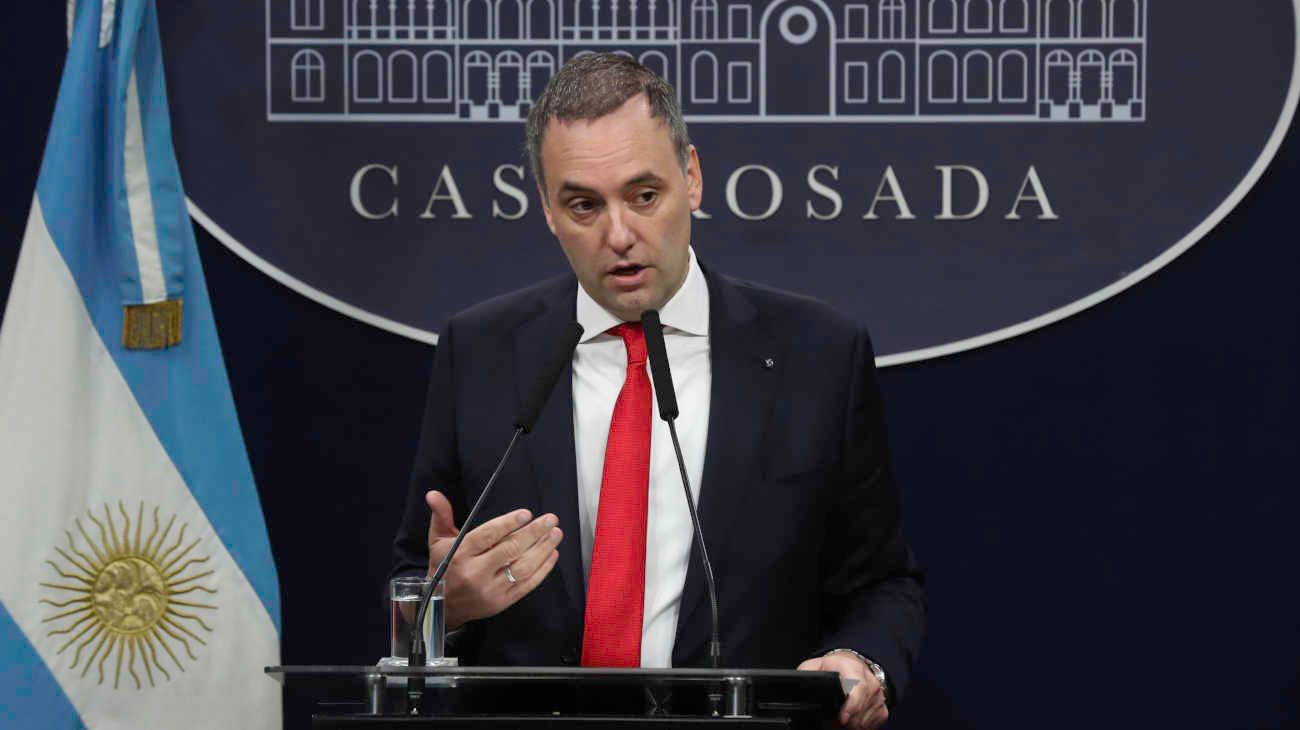 Manuel Adorni quiere que “la gente” elija qué periodistas preguntan en las conferencias de prensa