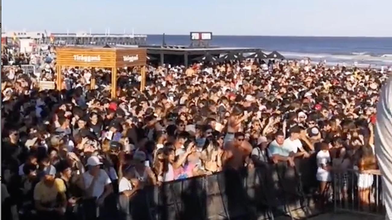 Pese al récord de contagios, se realizó un encuentro masivo en Pinamar