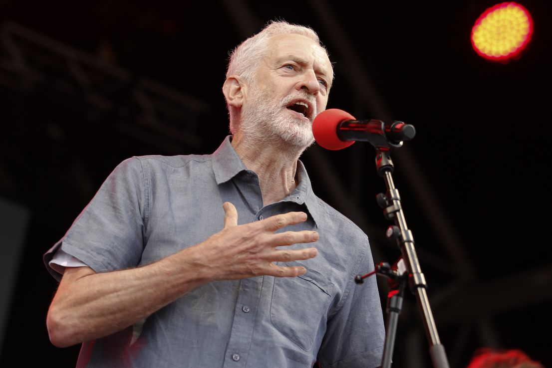 Corbyn advierte a los "gigantes tecnológicos" que combatirá su poder