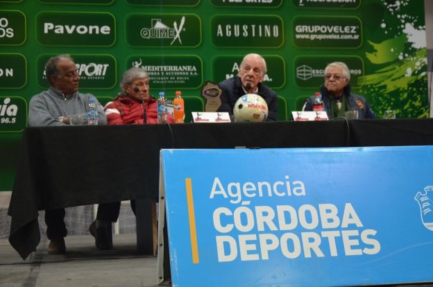 “Estoy adentro”: el día que Menotti aceptó dirigir a Talleres en el ascenso de la AFA