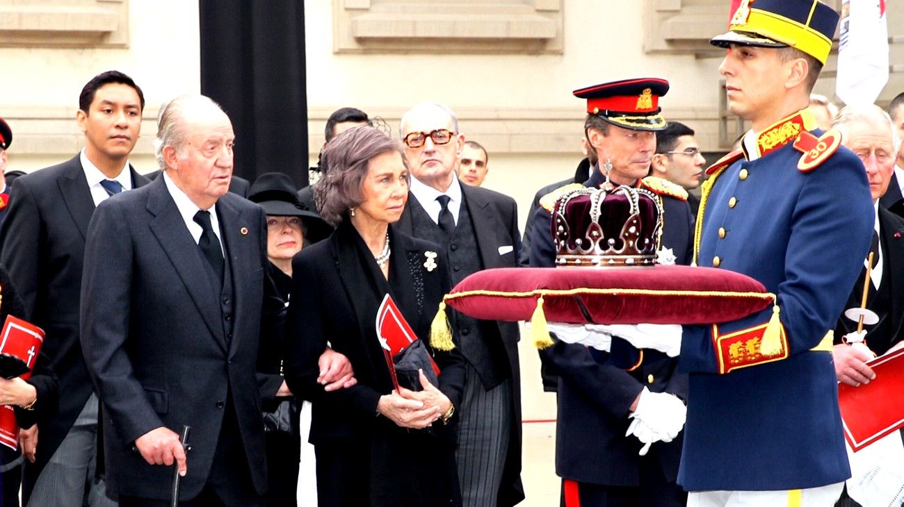 El rey Juan Carlos podría volver y busca casa en Madrid, pero lejos de la reina Sofía