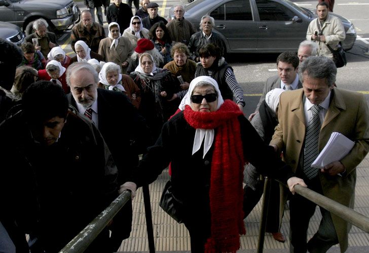 Citan a declarar a Hebe de Bonafini por la causa de Sueños Compartidos