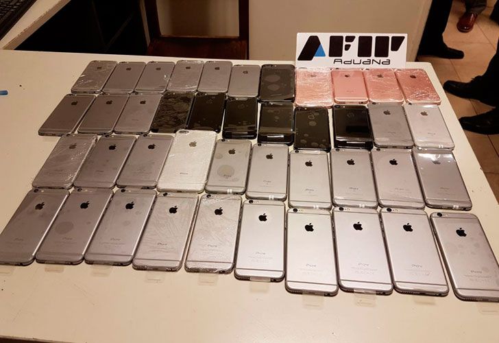 Detienen a turista ecuatoriana por tráfico de iPhones