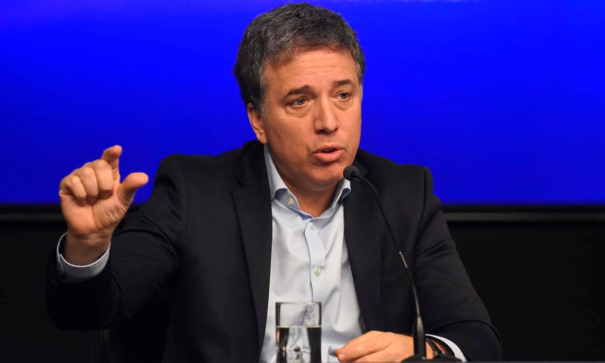 Congelan naftas y prepagas para que la inflación quiebre el 2%