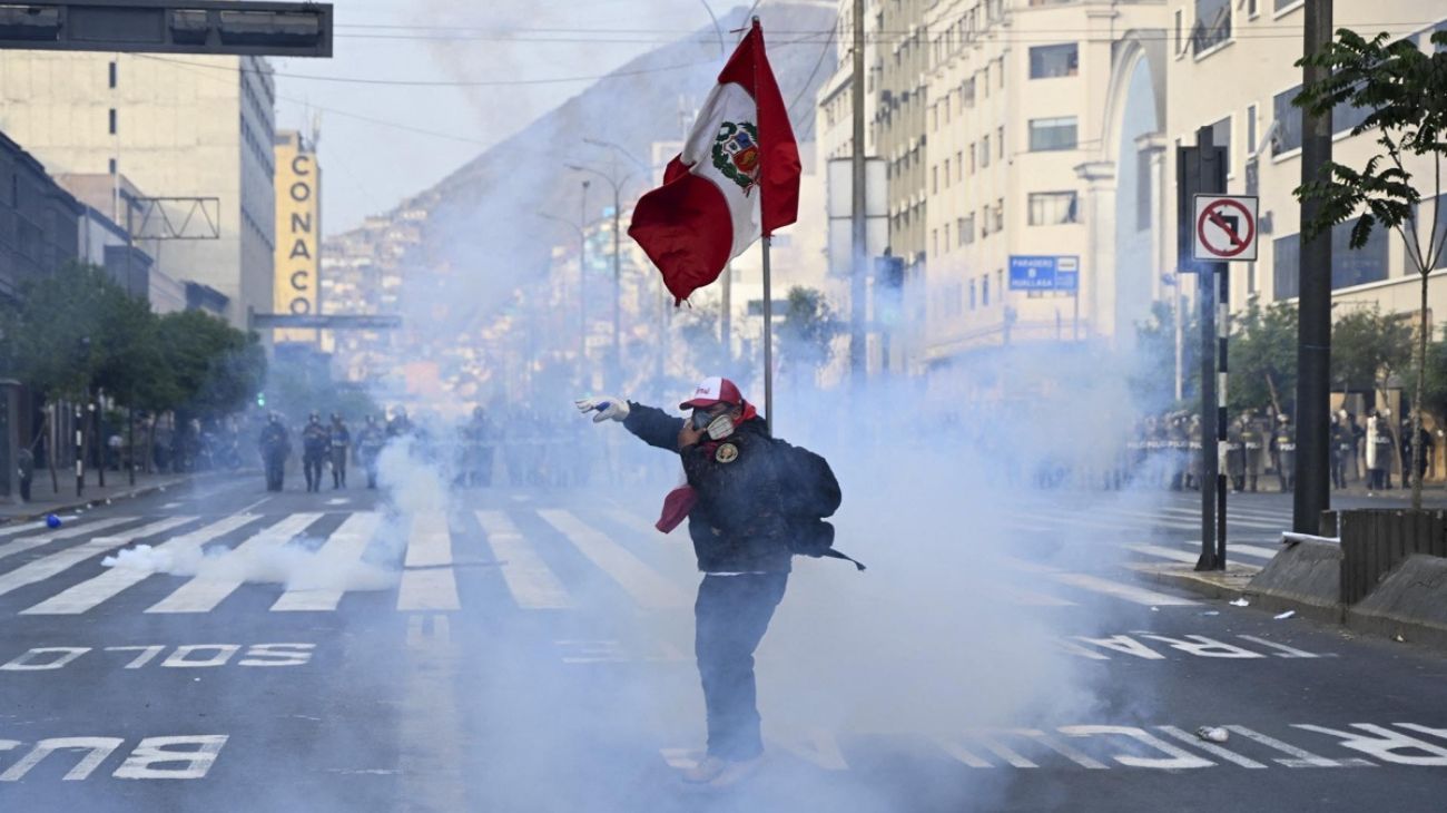 Dimite otra ministra del Perú y siguen las protestas