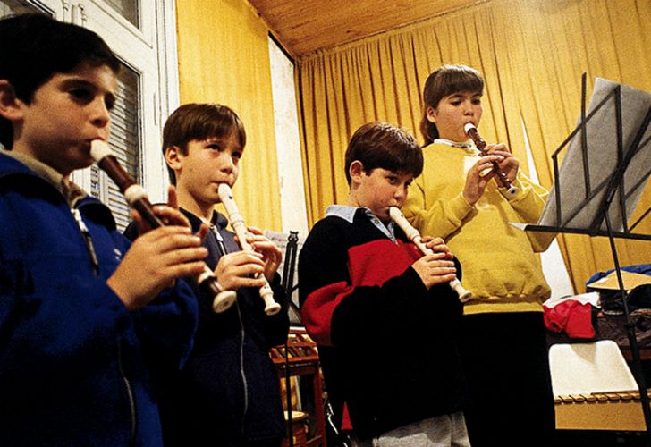 Chicos y música: una unión positiva