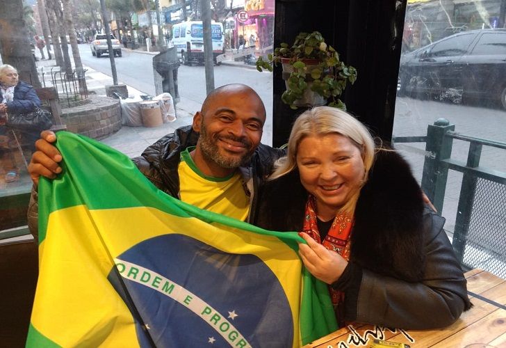 Carrió llegó para agitar la interna radical