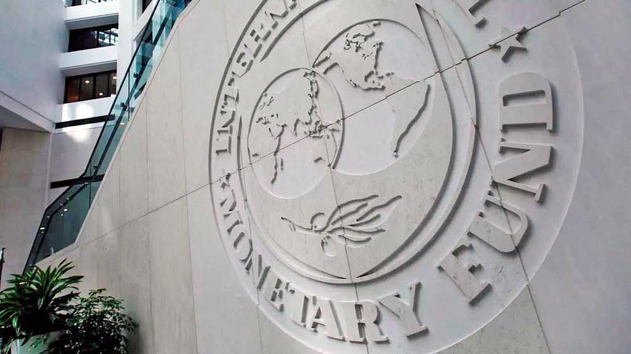 El FMI accede a "revisar" el costo de los sobrecargos que impuso en el acuerdo con Argentina