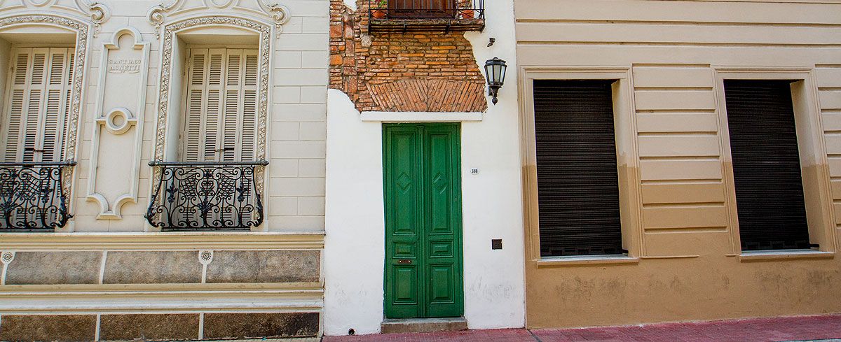 Cómo es la "casa más angosta" de la ciudad de Buenos Aires y qué mitos esconde