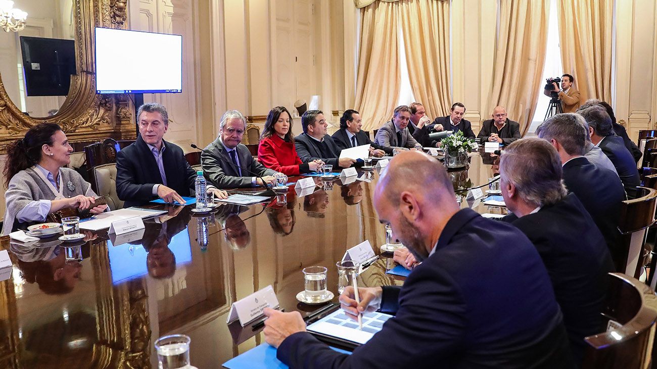 El Gobierno busca un ajuste de $300.000 millones y que la mitad lo paguen las provincias