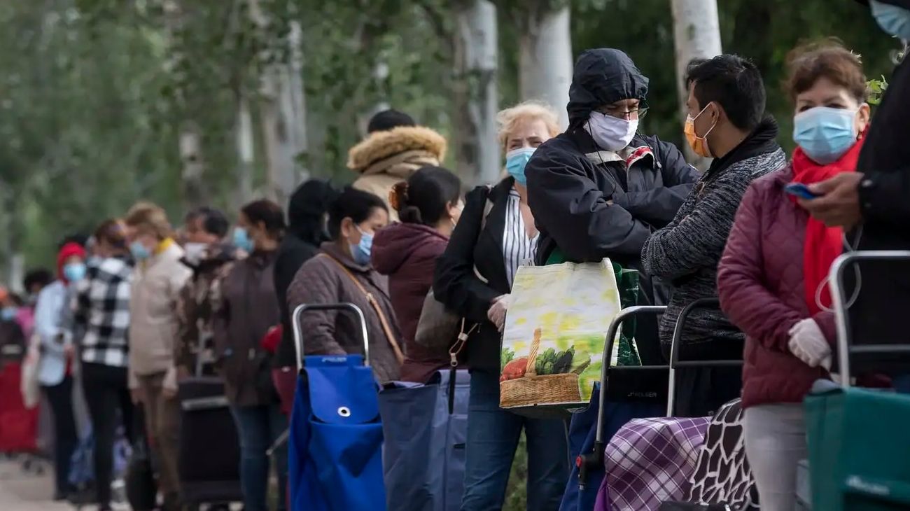 Las "colas del hambre" se multiplican en España por la inflación y la crisis