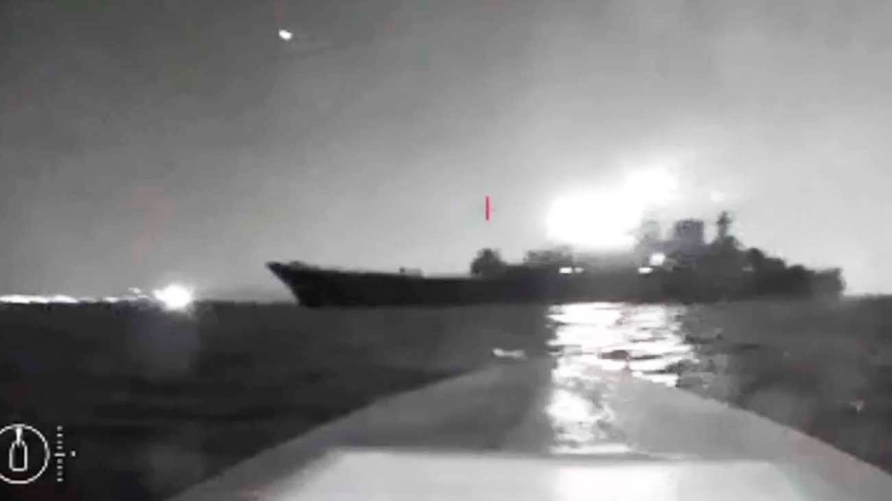 Ataque ucraniano con un dron a un buque ruso en el mar Negro, cerca de Crimea