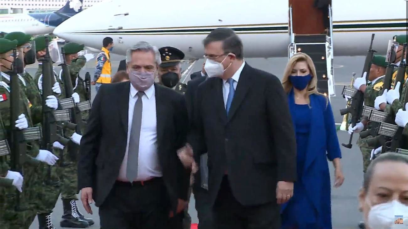 Todos los detalles de la visita de Alberto Fernández a la fabrica AstraZeneca en México
