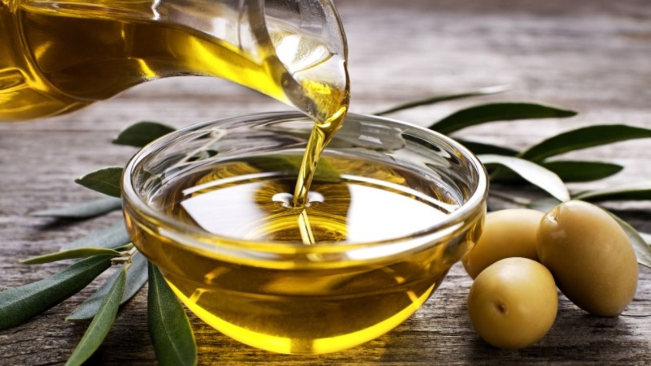 La ANMAT prohibió la venta de un aceite de oliva y dos productos médicos