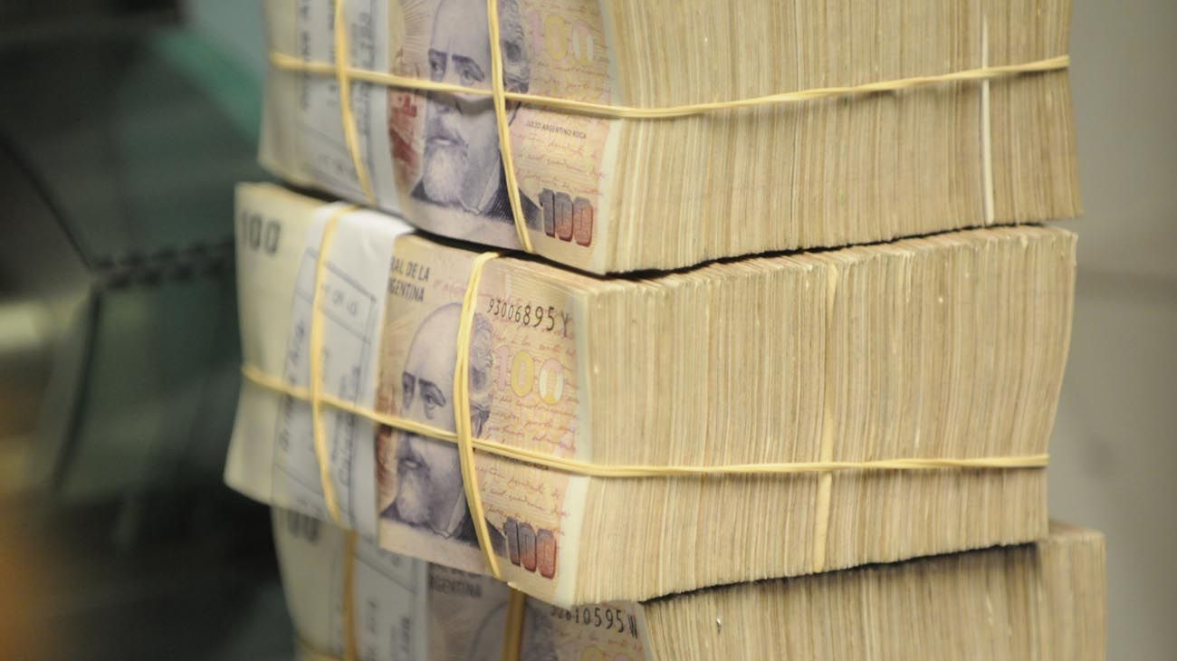 Por la emisión desbordada Argentina importa billetes