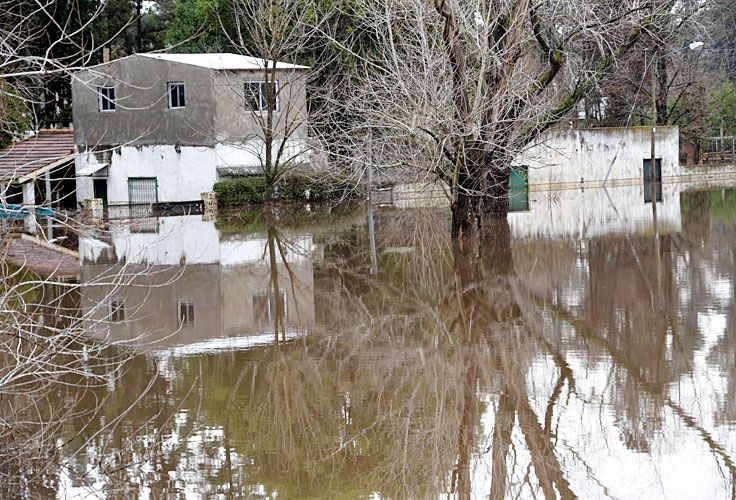 Rutas cortadas y más de mil afectados por la lluvia