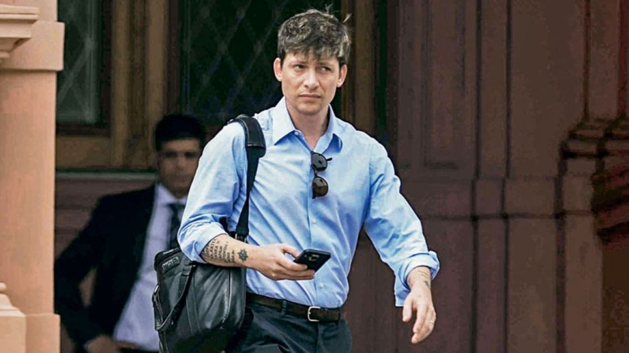 Envalentonado, Santiago Caputo abre más internas