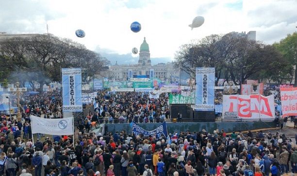 La guerra de los claustros: cuando la protesta estudiantil define un signo político