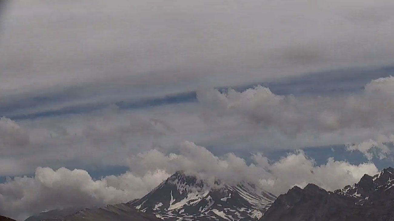 Mantienen la alerta amarilla por una nueva emisión de cenizas en el volcán Planchón-Peteroa