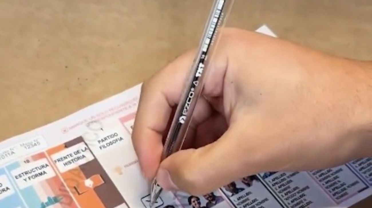 El "mito de la tinta invisible": muestran las lapiceras que se usarán para votar y desmienten que la marca se borre con el calor