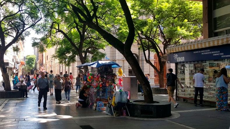 Feriado del trabajador y fin de semana largo: cómo trabajarán los comercios de Córdoba