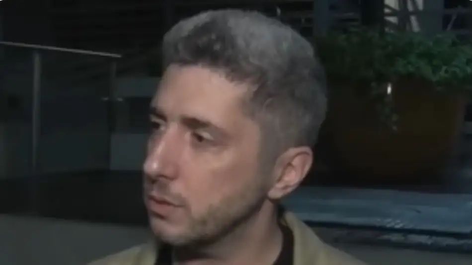 Jey Mammon fue al teatro y se lo vio muy tranquilo
