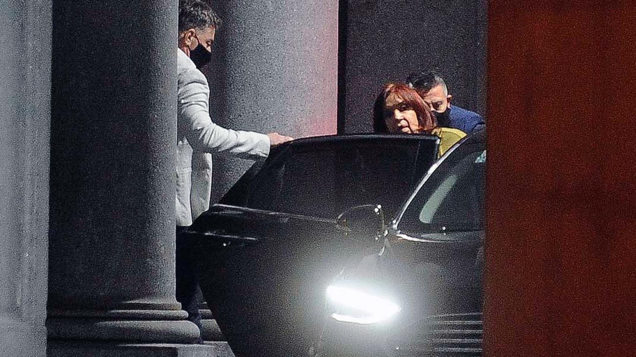 Desde el Senado, CFK volvió al silencio y dio la orden de negociar