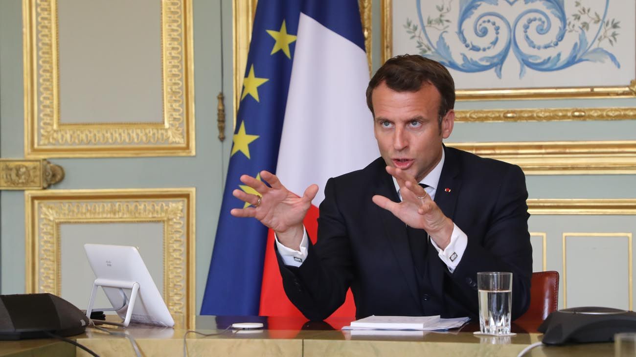 Macron advierte que sin cuarentena Francia sumará 400 mil muertes más