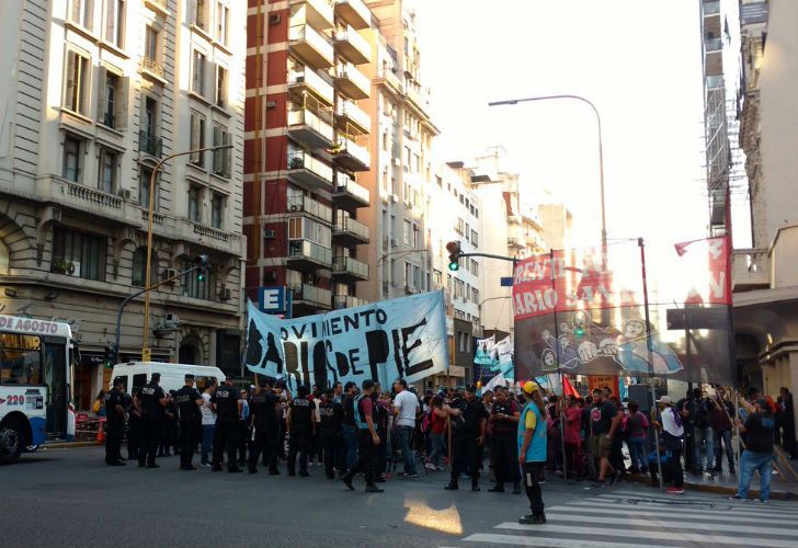 Día complicado para el tránsito por varias marchas en la ciudad