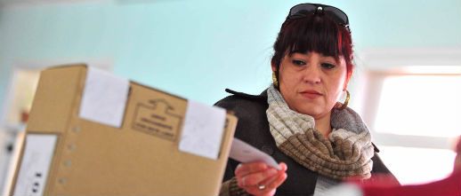 Cerraron los comicios en Chubut y se especula sobre la definición final de la elección