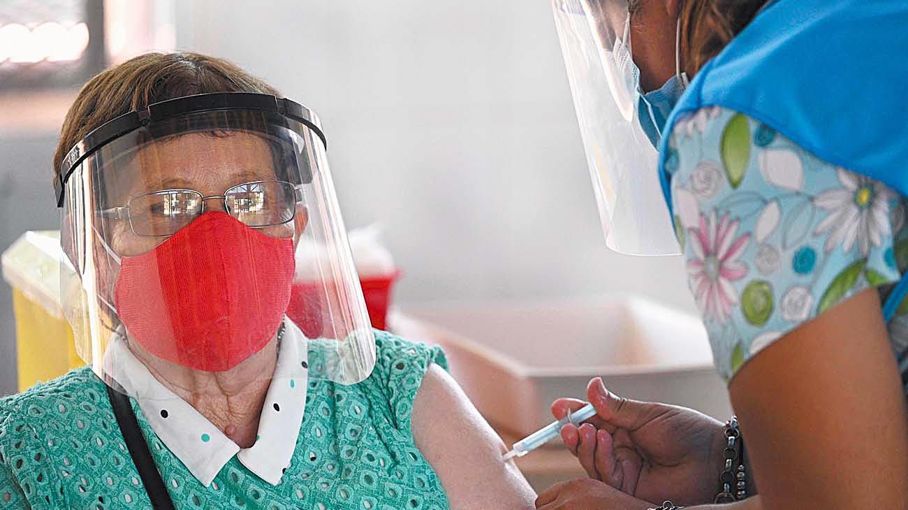 Comenzó la vacunación a mayores de 75 años en la Ciudad