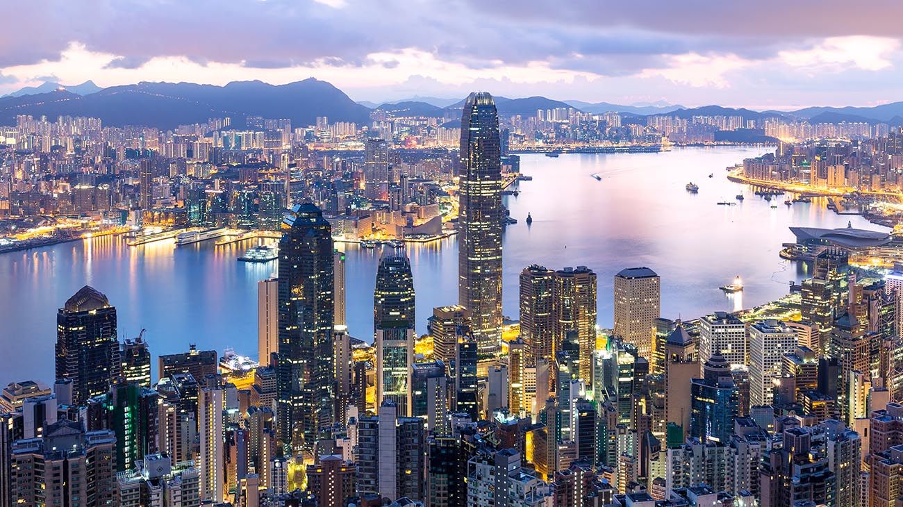 Un Tesla y oro se suman a los premios por vacunarse en Hong Kong